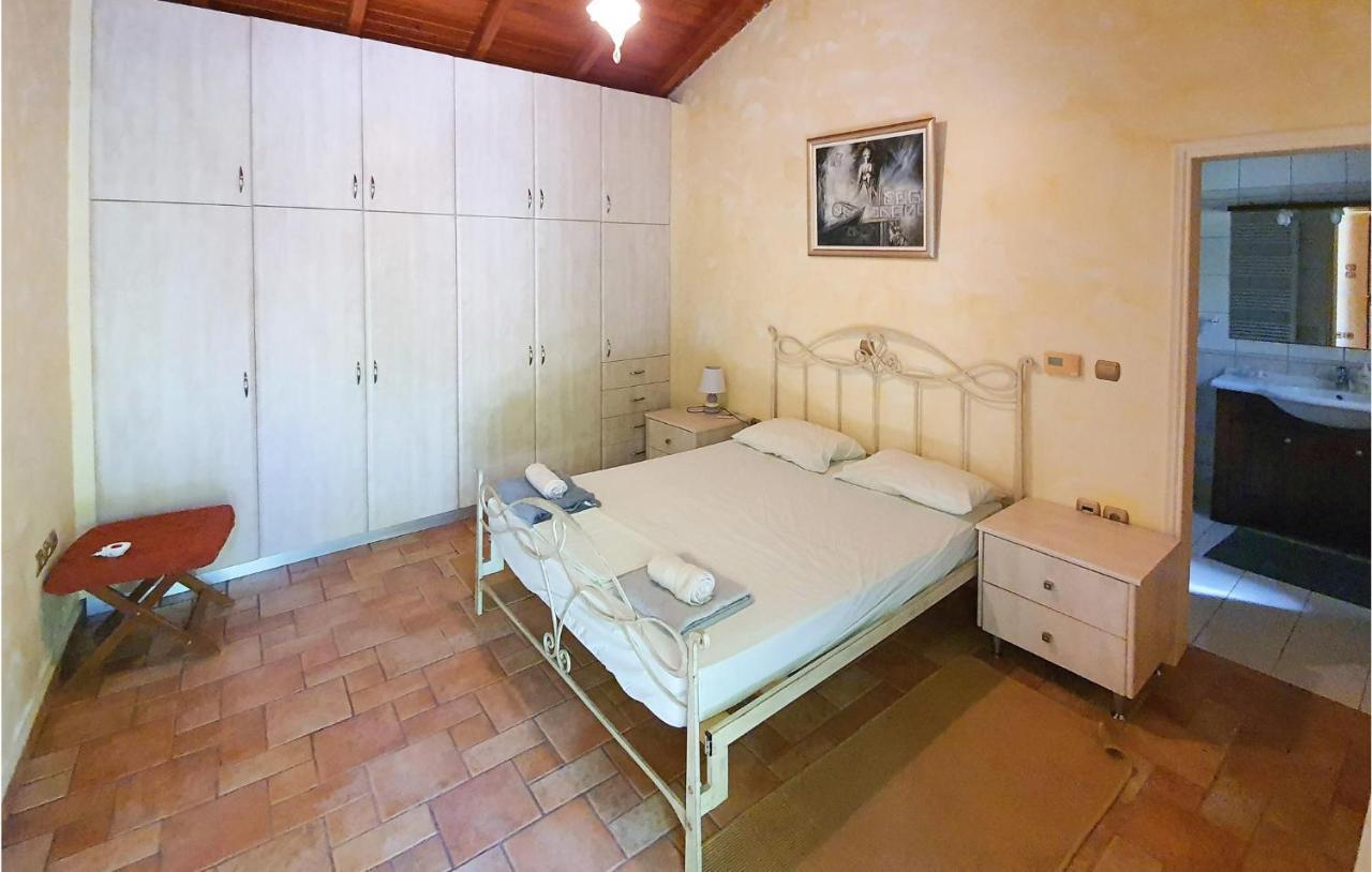 Lovely Home In Kiato With Wifi المظهر الخارجي الصورة