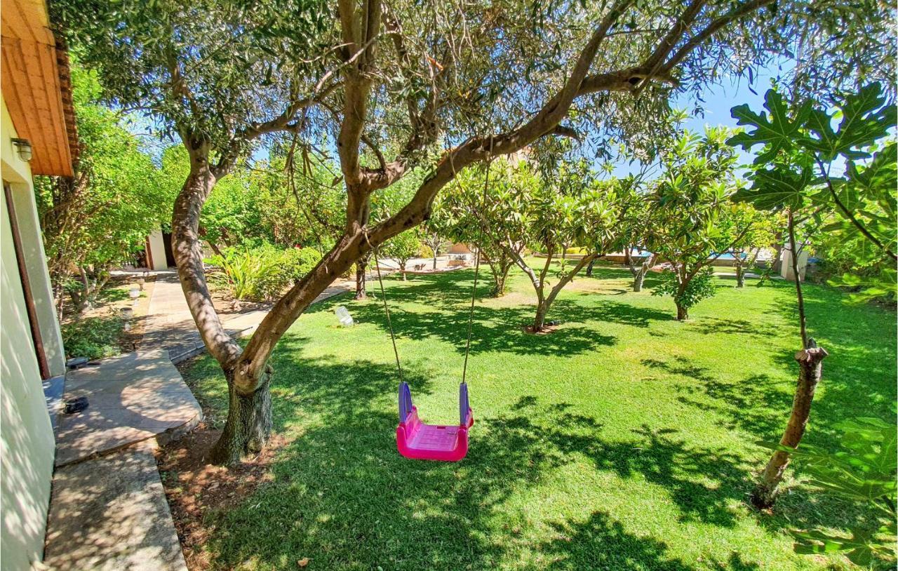 Lovely Home In Kiato With Wifi المظهر الخارجي الصورة