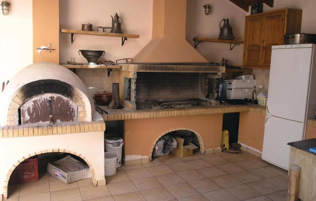 Lovely Home In Kiato With Wifi المظهر الخارجي الصورة