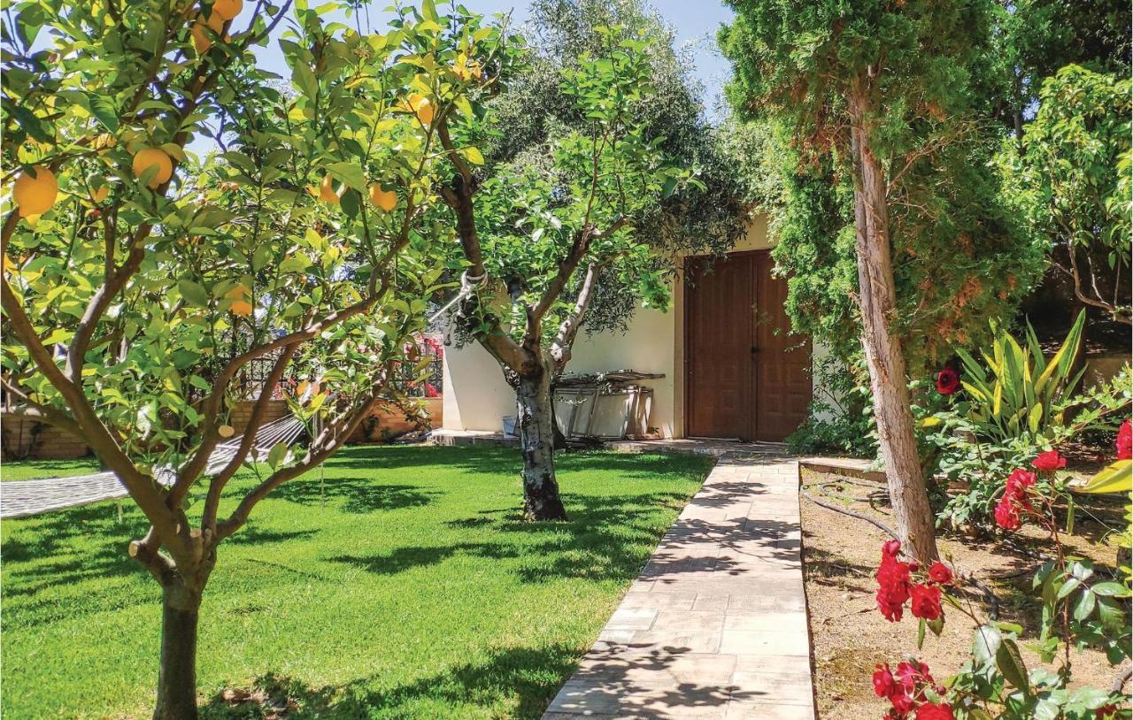 Lovely Home In Kiato With Wifi المظهر الخارجي الصورة